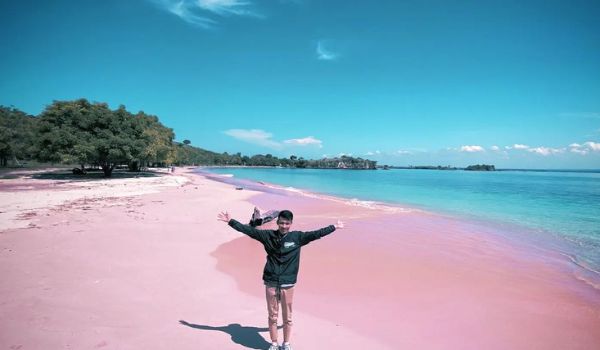 tour pantai pink