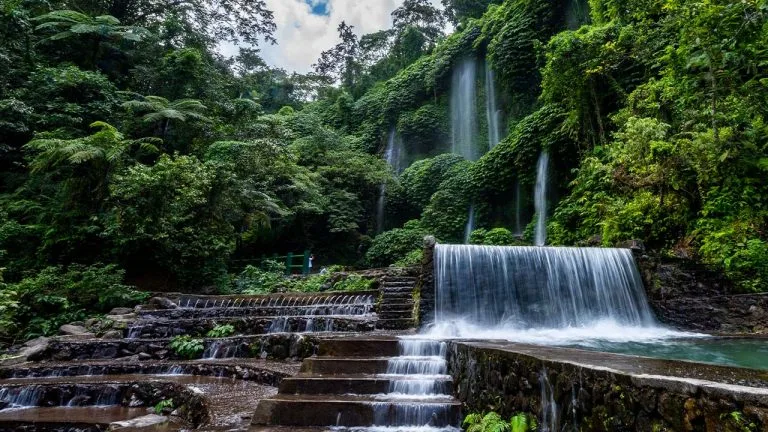 air terjun Benang Kelambu unik