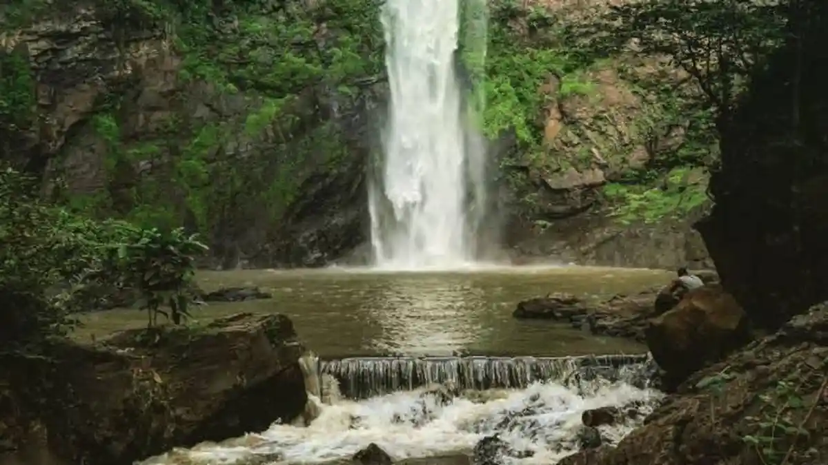 air terjun tiu pupus unik